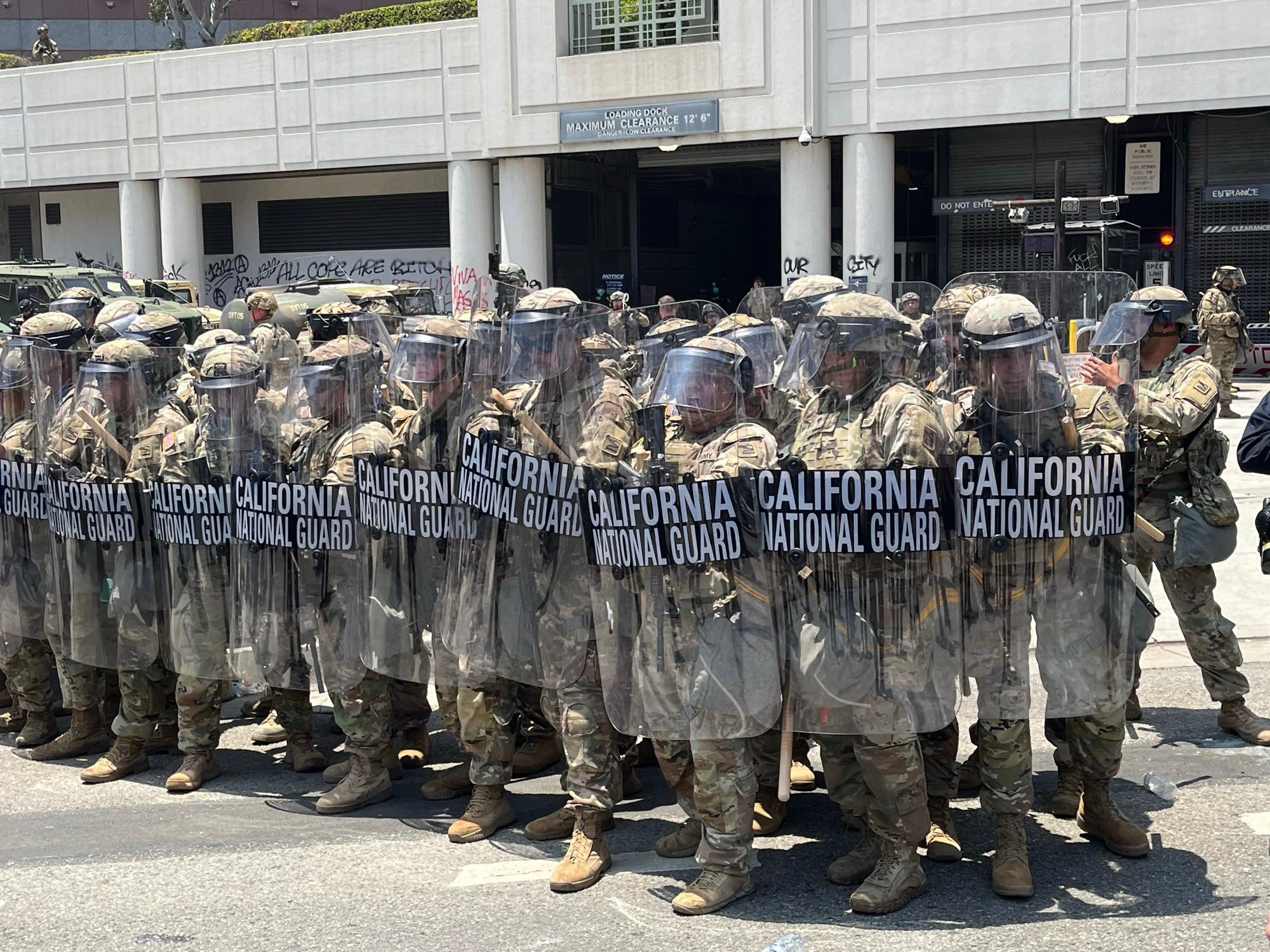 i-n-igd-national-guard-la-ice-3.jpg